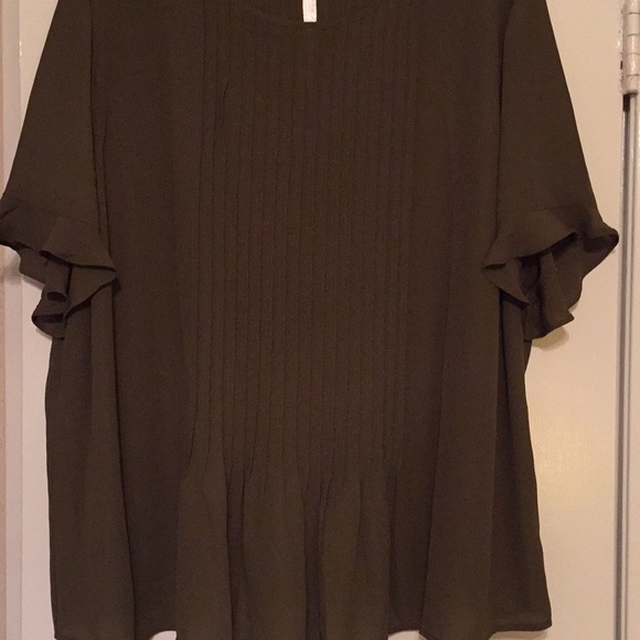 The Limited short sleeve plus size Top Olive Green - Picture 10 of 15